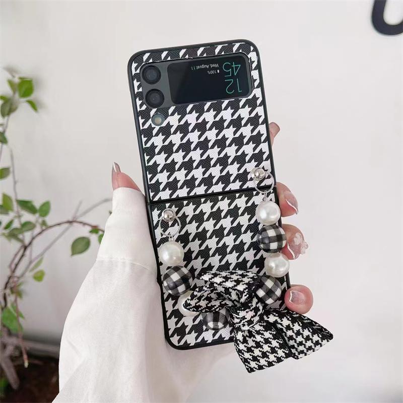 Chic And Elegant Leather Camellia Phone Case For Samsung Galaxy Z Flip 3 Z Flip 4 With Portable Pearl Bracelet Cover Women Girl