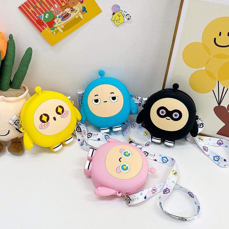 Милая модная детская маленькая сумка-портфель 2025 силиконовая новая в зарубежном стиле детская сумка для мальчиков и девочек через плечо, меняющаяся, сумка для наушников, тренд