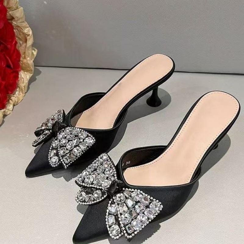 Женская обувь Закрытый носок Женские тапочки Модные туфли Женские сандалии с острым носком и кристаллами на тонком каблуке