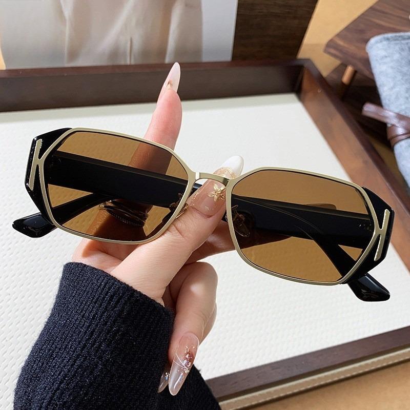 Новые женские солнцезащитные очки Винтажные квадратные с защитой UV400 Женские прямоугольные очки Модные очки Модные аксессуары