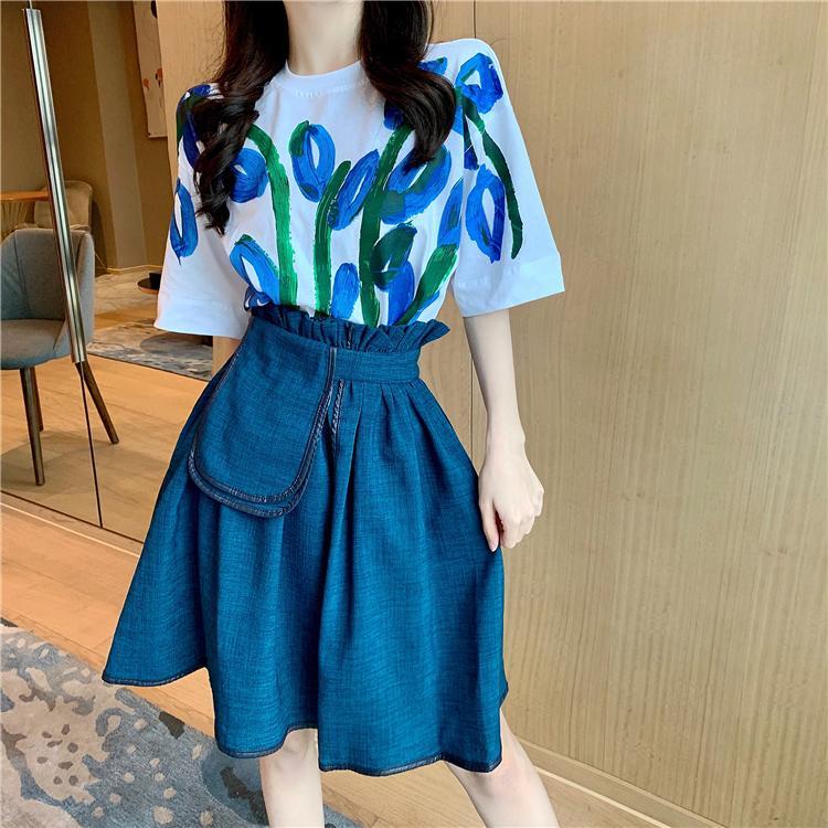 Vintage Oil Painting Blue Short Sleeve T-shirt and Irregular A-line Puff Skirt Set for Women