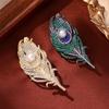 Модная стильная легкая роскошь универсальная бриллиантовая перьевая брошь ретро стиль аксессуары для пиджака бутоньерка