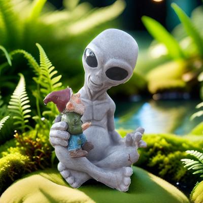 Дружелюбный инопланетянин держит гнома статуя садовый гном садовый эльф уличный смоляной орнамент произведение искусства украшение двора