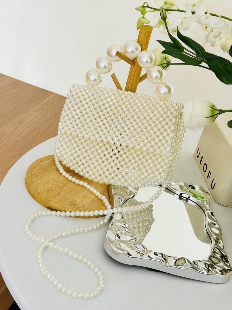 Сумка кроссбоди на одно плечо, украшенная жемчугом: Шикарная женская сумка с плетеным дизайном