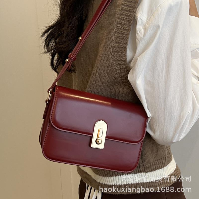 Сумка Женская сумка-мессенджер 2025 Новая модная осенняя универсальная ins сумка через плечо Популярная в этом году маленькая квадратная сумка