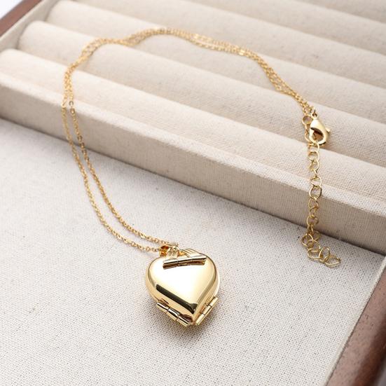 Yousheng Personalized Love Heart Locket Necklace That Holds 4 Photos Four-leaf Clover Pendant Necklace for Women Mother Wife Daughter Best Friend