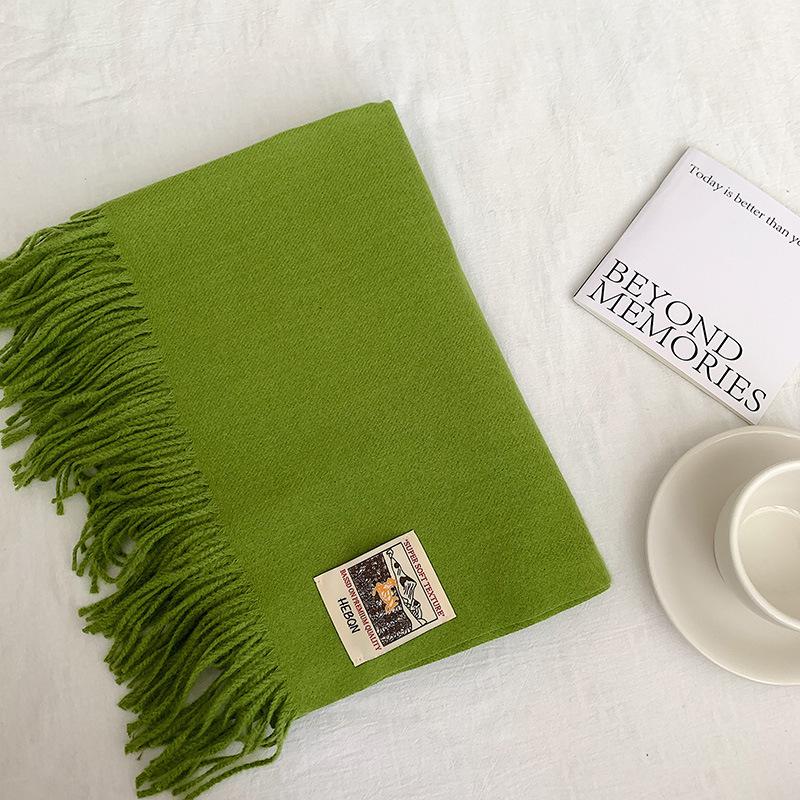 A Winter-specific, All-color, Multifunctional Scarf with A Soft Texture, Resembling The Feel of Cashmere, Providing Warmth and Protection.