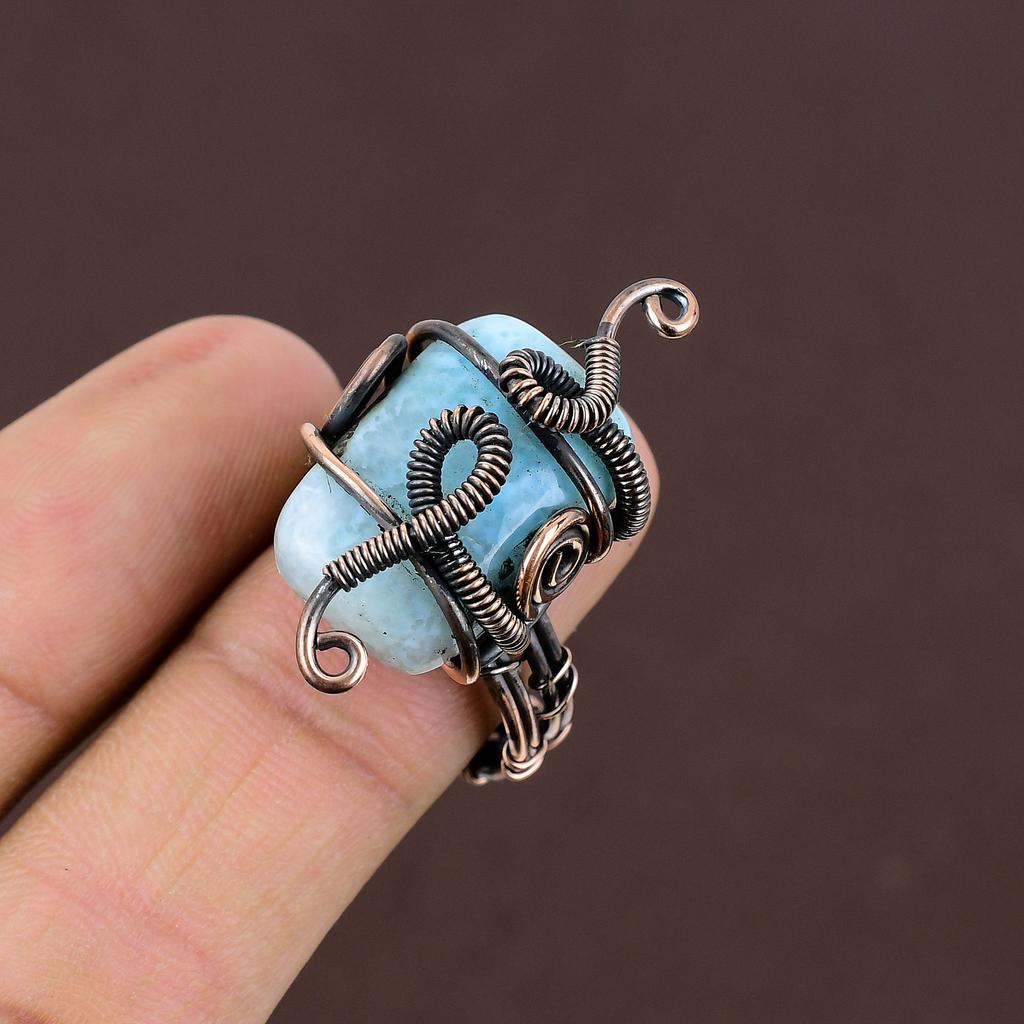 Подарочное кольцо ручной работы из медной проволоки с натуральным драгоценным камнем Ларимар, размер 8 p8h36