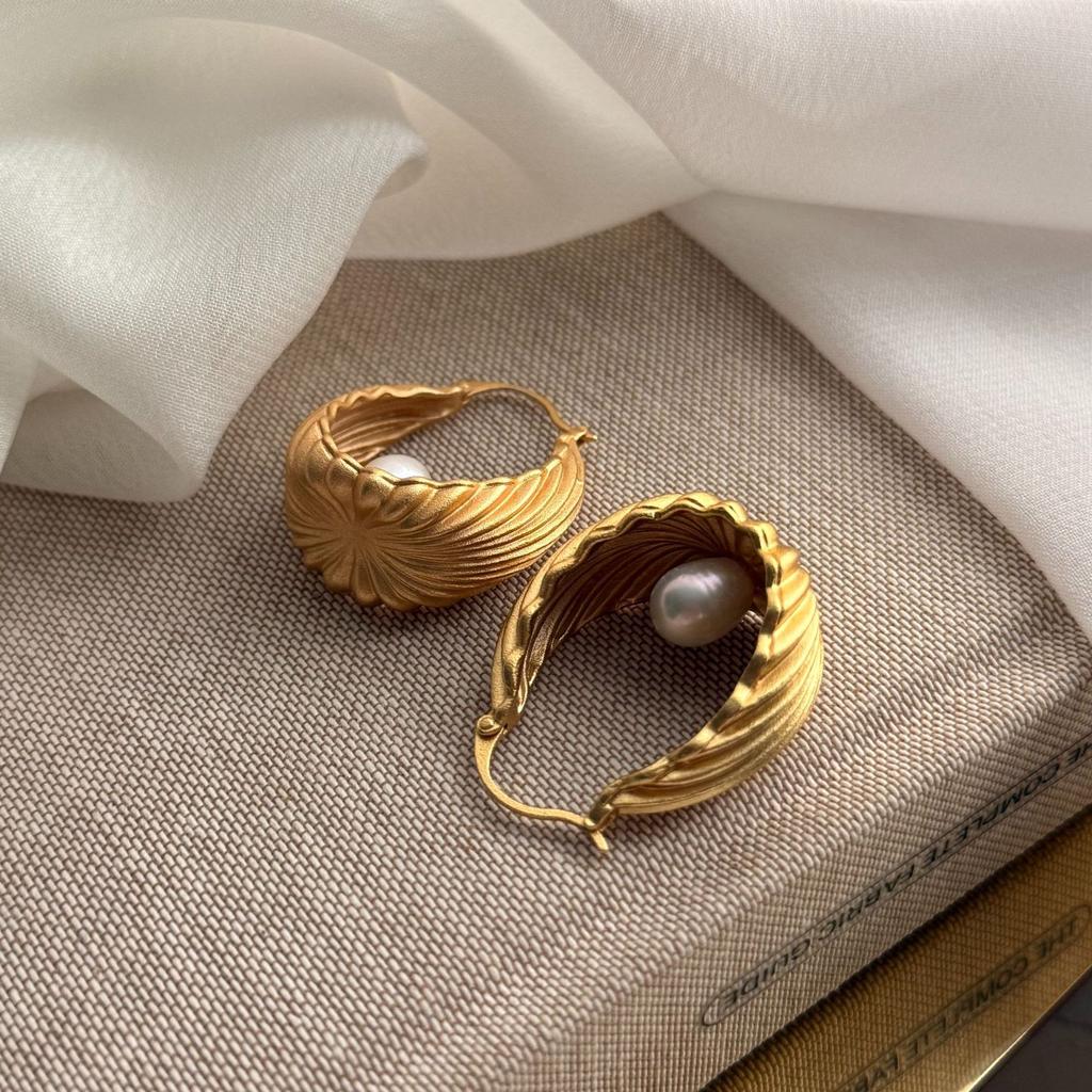 Французские ретро-серьги с металлическим крученым жемчугом, женские серьги-гвоздики Niche Design Sense, высококачественные уникальные темпераментные золотые серьги-гвоздики