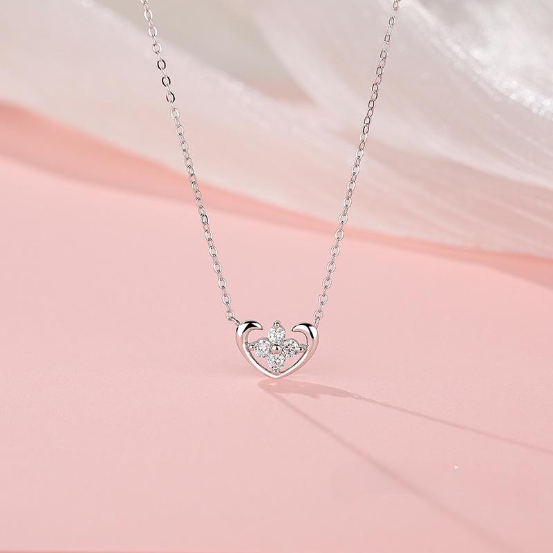 Маленькое и свежее ожерелье с четырьмя цветками любви для женщин, маленькое и изысканное, новый шейный платок для подружки