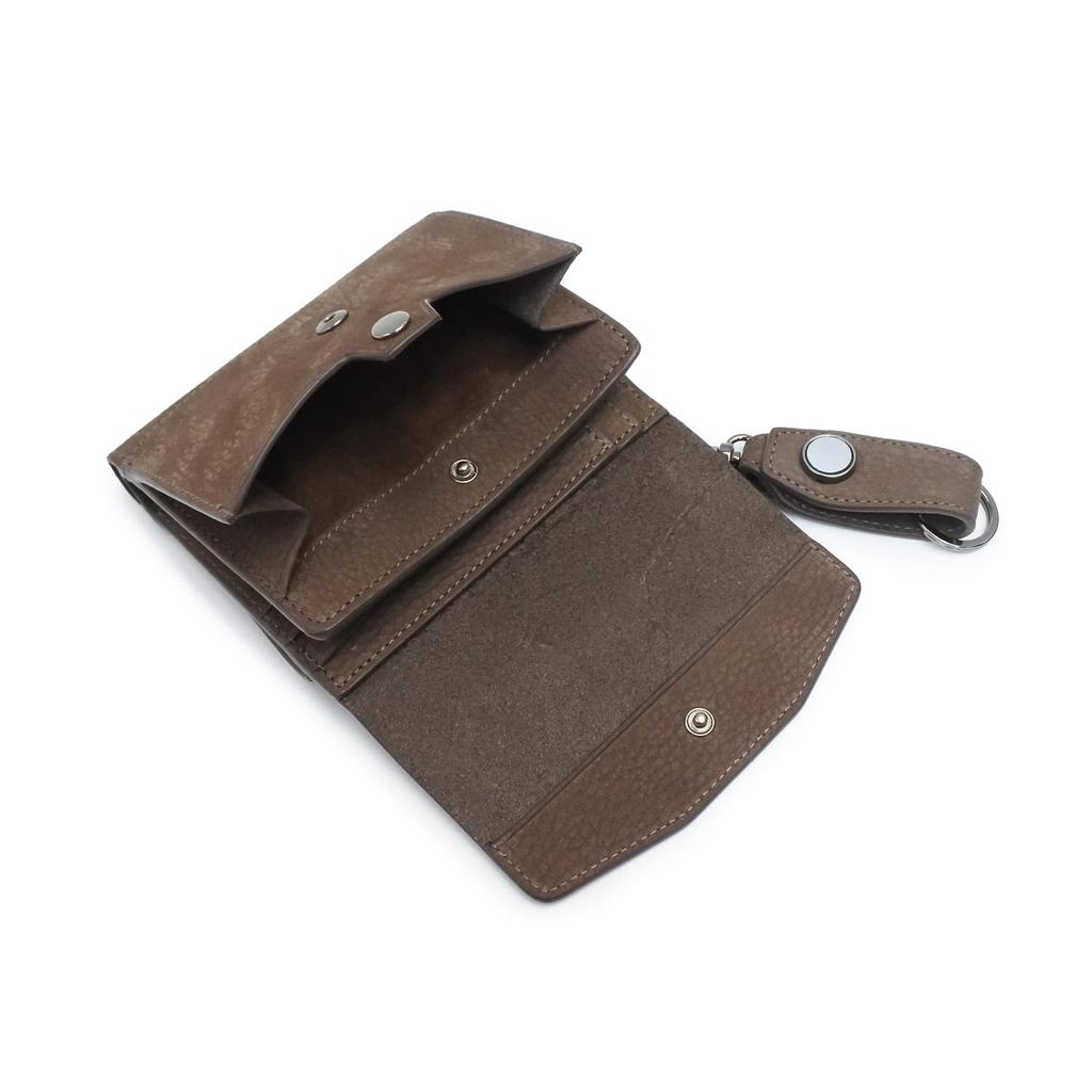 CIE FOLK СРЕДНИЙ КОШЕЛЕК СЕРЫЙ Кошелек из натуральной кожи нубук тройного сложения с застежкой на липучке и светоотражающим дизайном, многокарманный, коробчатый отдел для монет