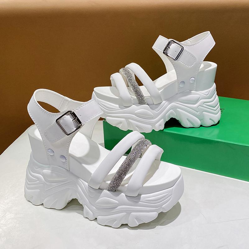 Модные женские сандалии-гладиаторы на толстой подошве, летние массивные блестящие кроссовки, модные шлепанцы на высокой платформе, танкетка 10 см, пляжные сандалии