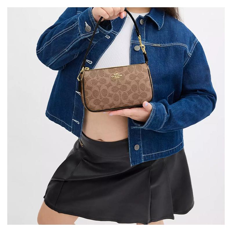 Coach Сумка через плечо Nolita 19, логотип бренда, застежка-молния, покрытие из холста, маленький размер, женская, коричнево-черная