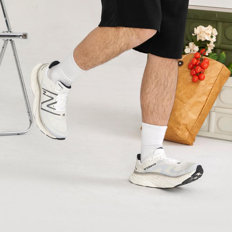 New Balance Кроссовки Fresh Foam X More V4 Белый Черный Металлик MMORCW4