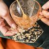 Yousheng Creative Gold Foil Decor Подставка для чашки Красивый более утолщенный акриловый коврик для чашки Кухонные принадлежности