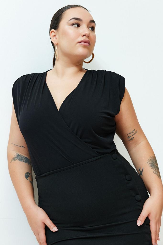 Женская стильная трикотажная блузка больших размеров с черной подкладкой, двубортный воротник и эластичная застежка на кнопках