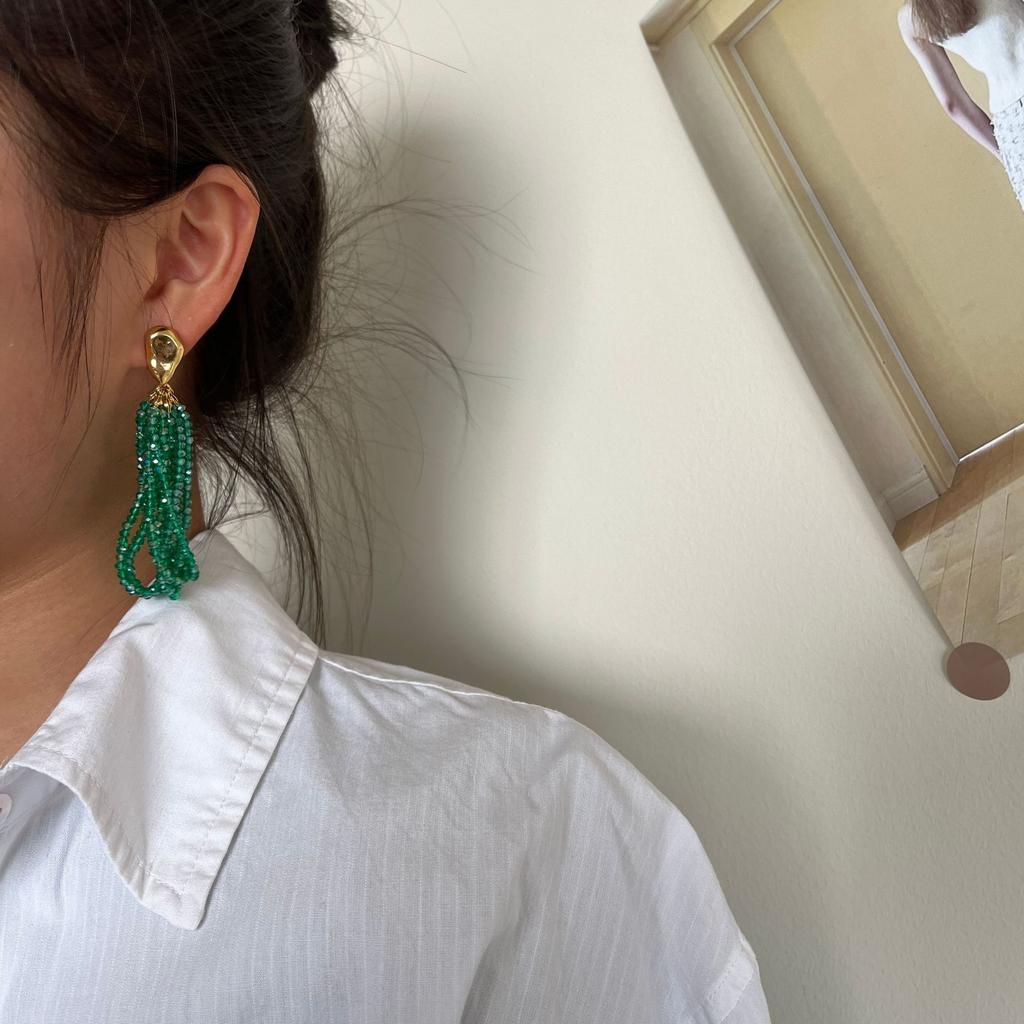 Темпераментные белые акриловые изысканные серьги с бахромой, модные универсальные женские серьги-пусеты французского дизайна, легкая роскошь, высокий класс