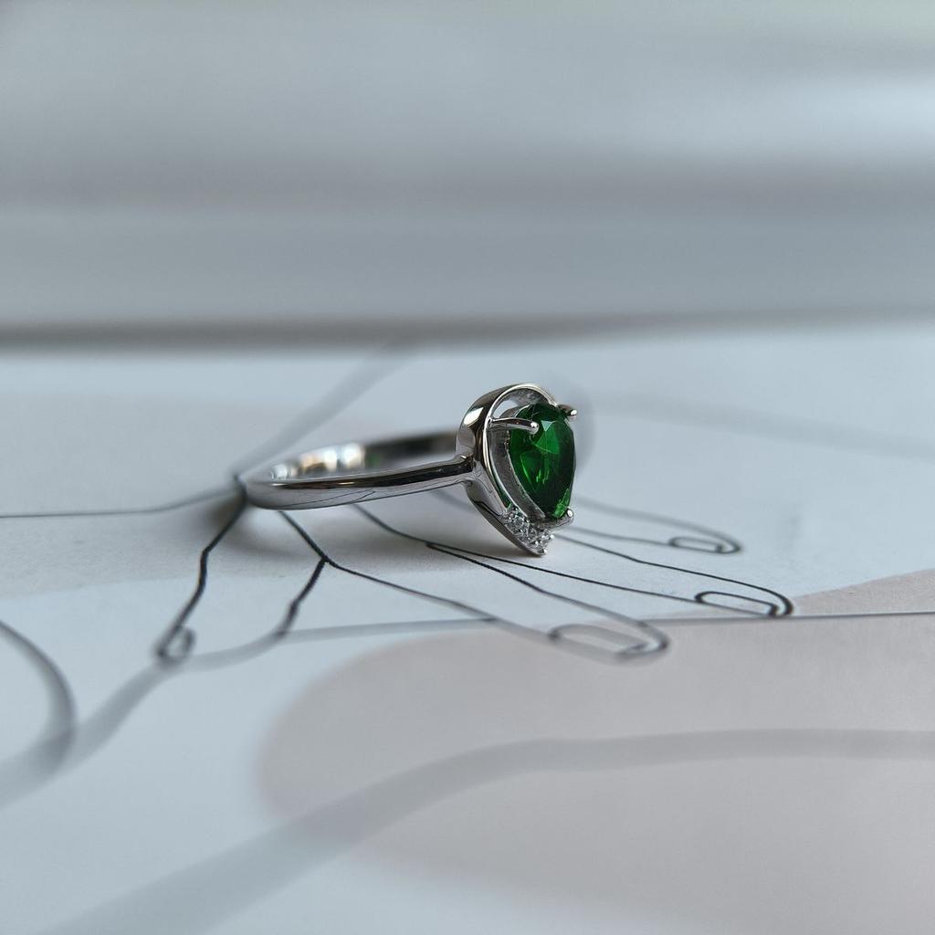 Серебряное кольцо с изумрудом nano 0.605ct, вес изделия 2,07 гр (2192213)