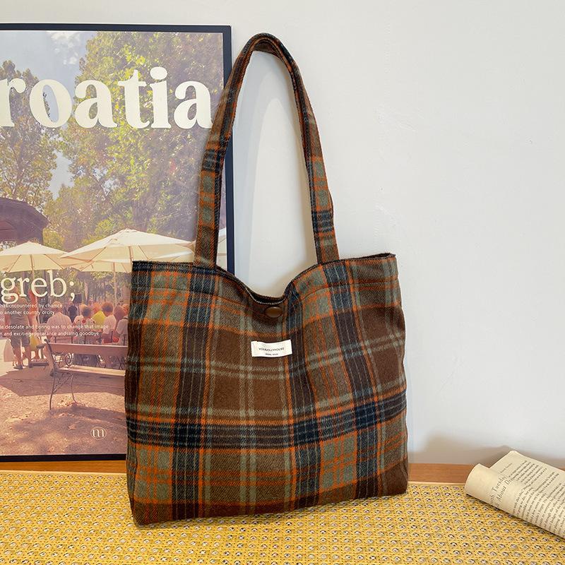 New retro woolen plaid shoulder bag autumn and winter new commuter shoulder bag messenger bag women's casual simple bag