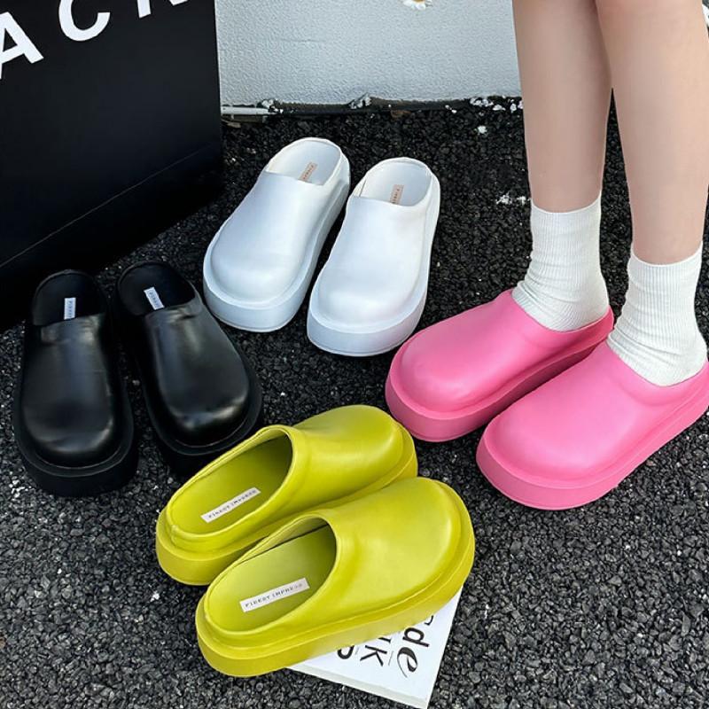 2024 Женские тапочки Летняя мода Закрытый носок Кожаные туфли Лоферы Высокие тапочки на платформе Женские черные высокие каблуки Zapatillas