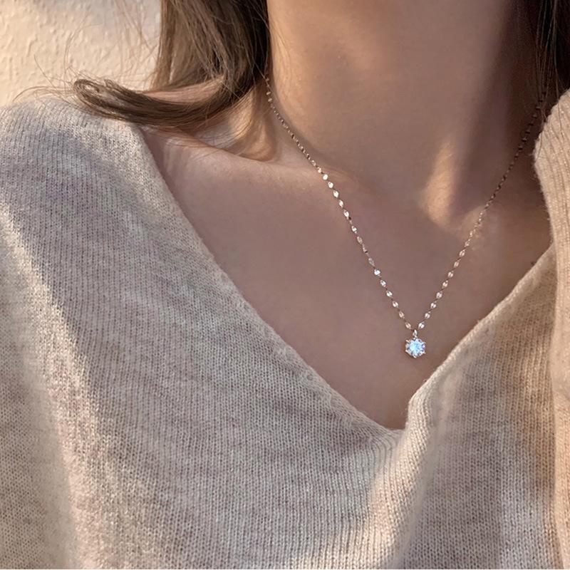 2025 New Fashion Simple Simple Fresh Six Claw Necklace Female Temperament Personality Collarbone Chain Jewelry