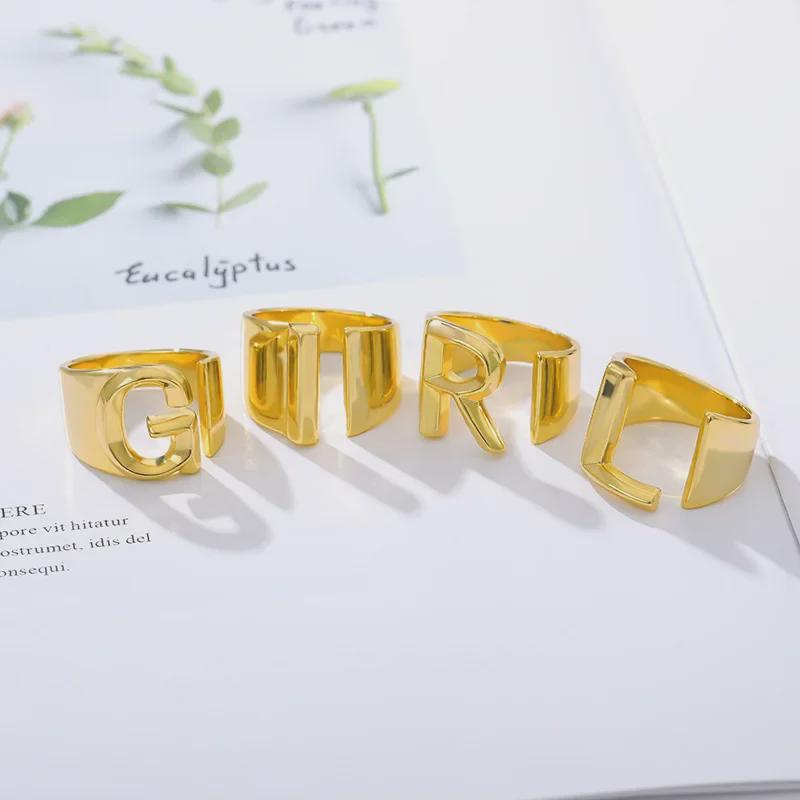 Кольцо с 26-буквенным инициалом для мужчин и женщин – регулируемая золотая полоса