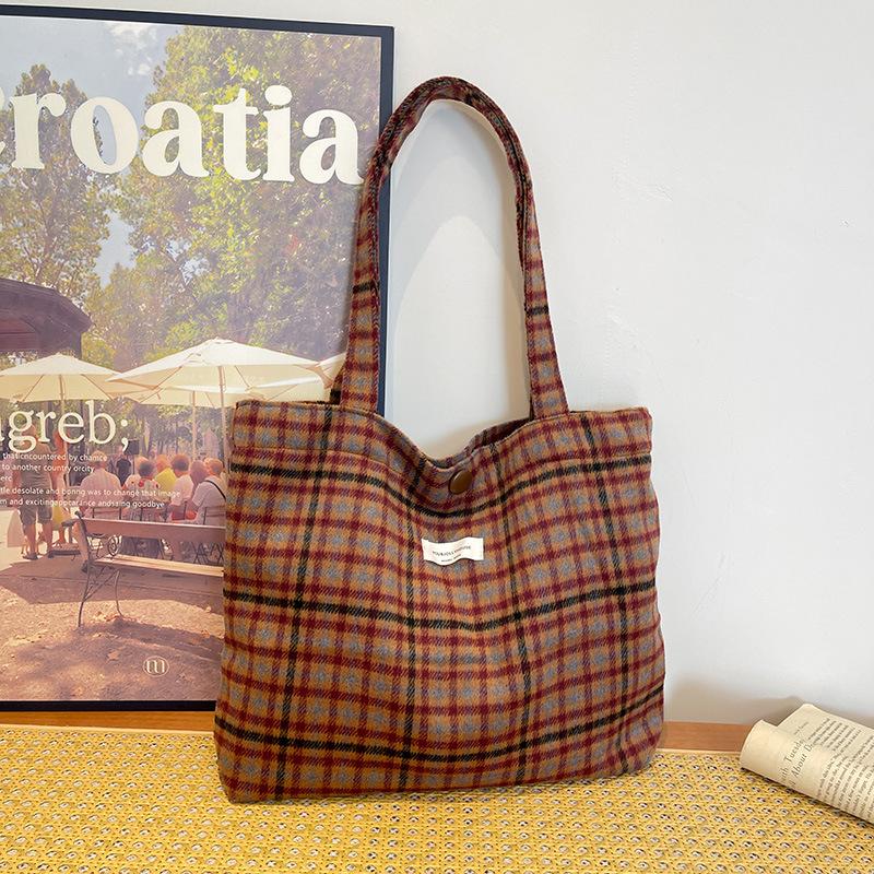 New retro woolen plaid shoulder bag autumn and winter new commuter shoulder bag messenger bag women's casual simple bag