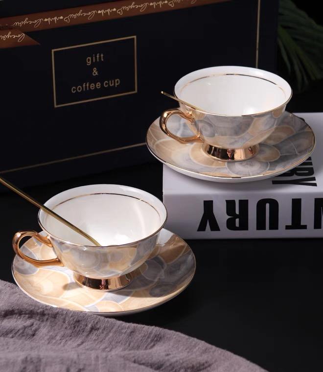 Кофейная чашка и тарелка в европейском стиле, набор из двух предметов, роскошная керамическая чашка с золотой ручкой, чашка для воды, послеобеденный чай, чашка с молоком, в наличии 1-2 шт.