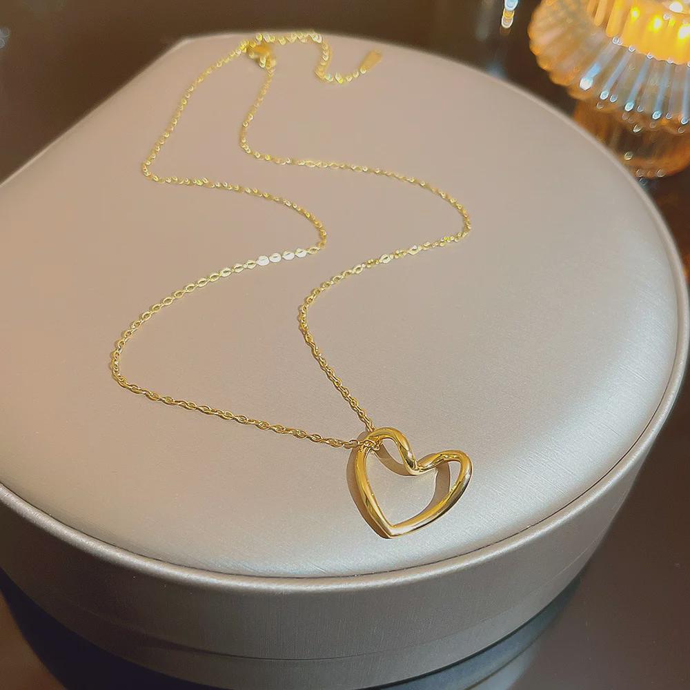 18K Gold French Love Clavicle Necklace: Elegant, Versatile, Non-Fading Stainless Steel Design for Women