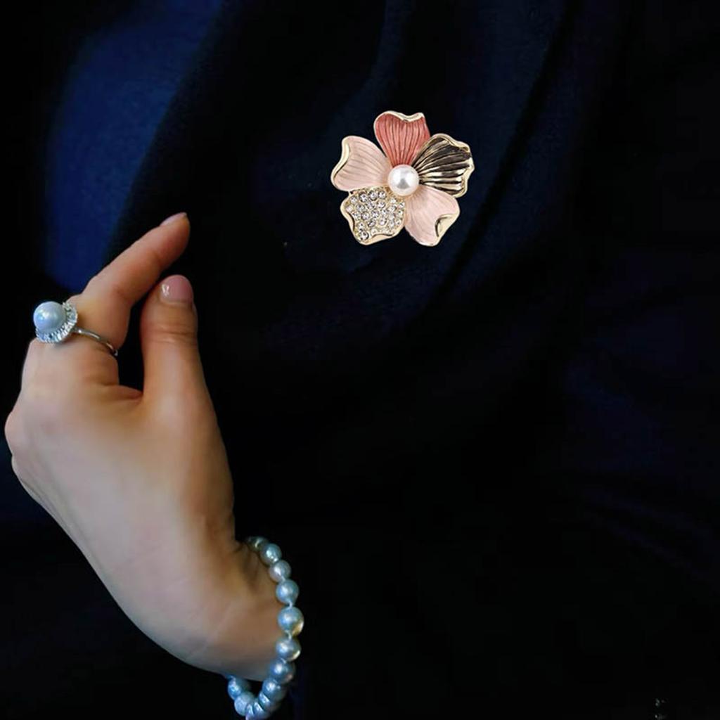 Beautiful Flower Enamel Accessory Alloy Badge Fashion Brooch Clothing Jewelry Suitable for Gifting or Own Collection