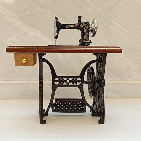 Реалистичная миниатюрная швейная машина, кукольный домик, игрушка, деревянная мебель, металлическая яркая