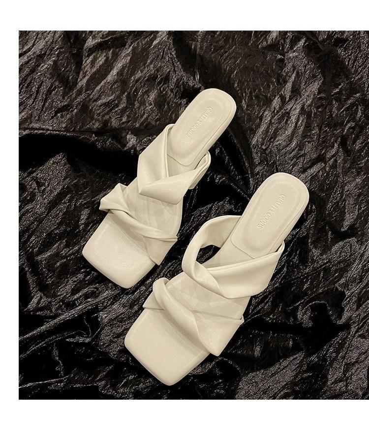 Красивый! Высокие каблуки, сандалии, удобные для ног, квадратная голова, тонкий каблук и классные тапочки.