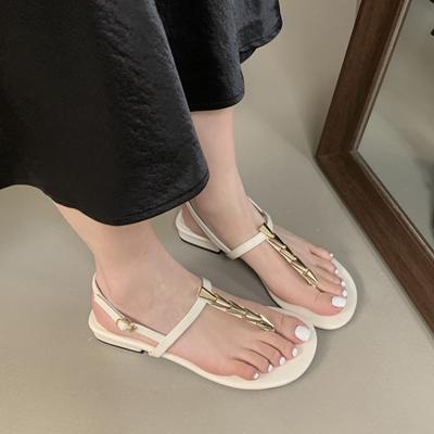 Модная пляжная обувь Клепки Женские шлепанцы Квадратный каблук Низкие шлепанцы Резиновые шлепанцы Сабо 2025 Блок Гавайские сандалии Рим Клепки Обувь