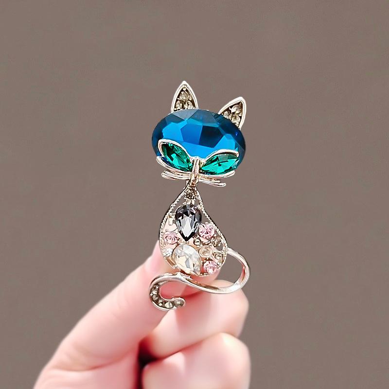 Korean Temperament Fashion Cat Metal Brooch Women's High-end Sense Diamond-encrusted Suit Corsage Accessories High-end Exquisite Pin
