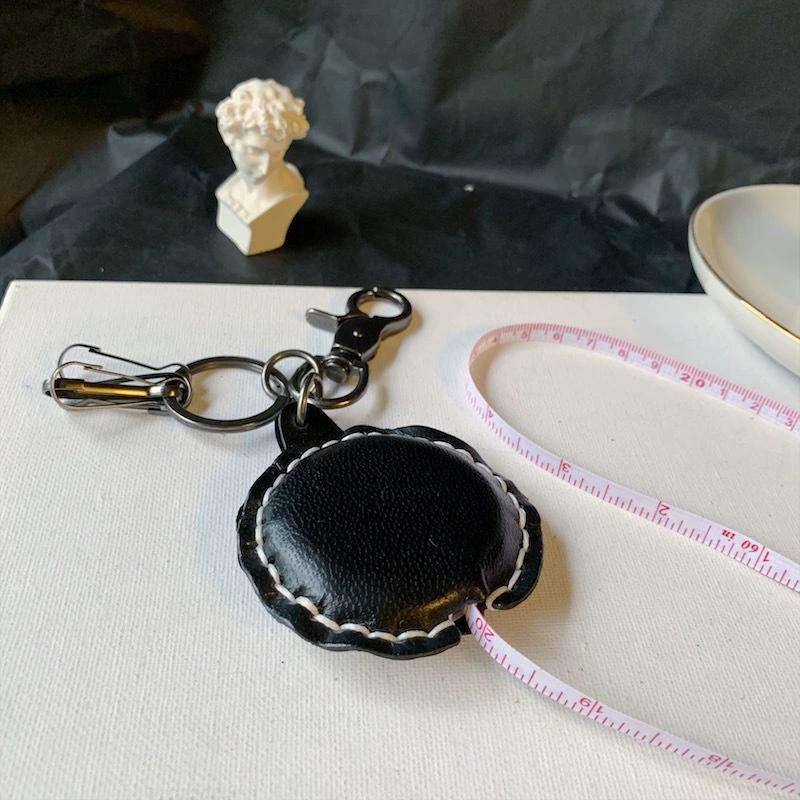 Креативный кожаный брелок, практичный брелок-подвеска, встроенная рулетка, подвеска для мужчин и женщин, универсальные аксессуары для ключей ручной работы