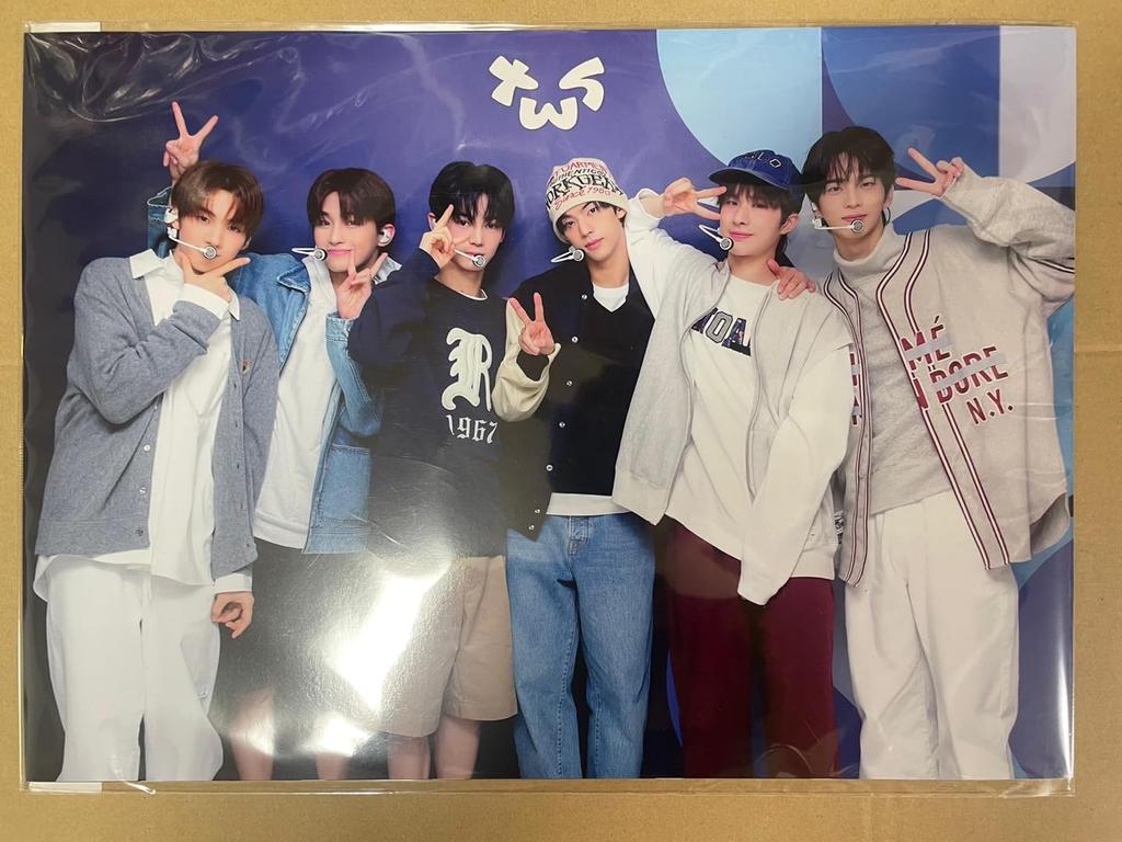 TWS Tuas Goods 12 Posters 1 Sticker Set + (TWS)