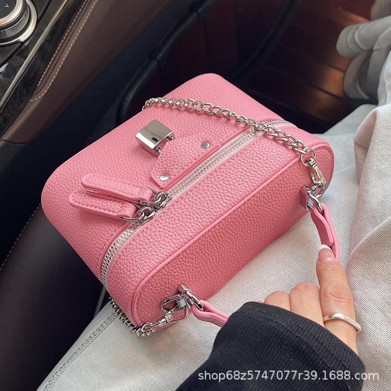 Premium Sense of Foreign Style Niche Handbag Women's 2025 New Versatile Shoulder Messenger Bag Light Luxury Commuter Chain Bag