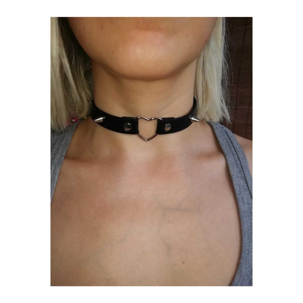 Gothic Choker With Heart And Short Barbs
