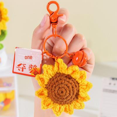 Вязаный крючком брелок «Подсолнух и хурма»: Вдохновляющий подарок на выпускной для экзаменов