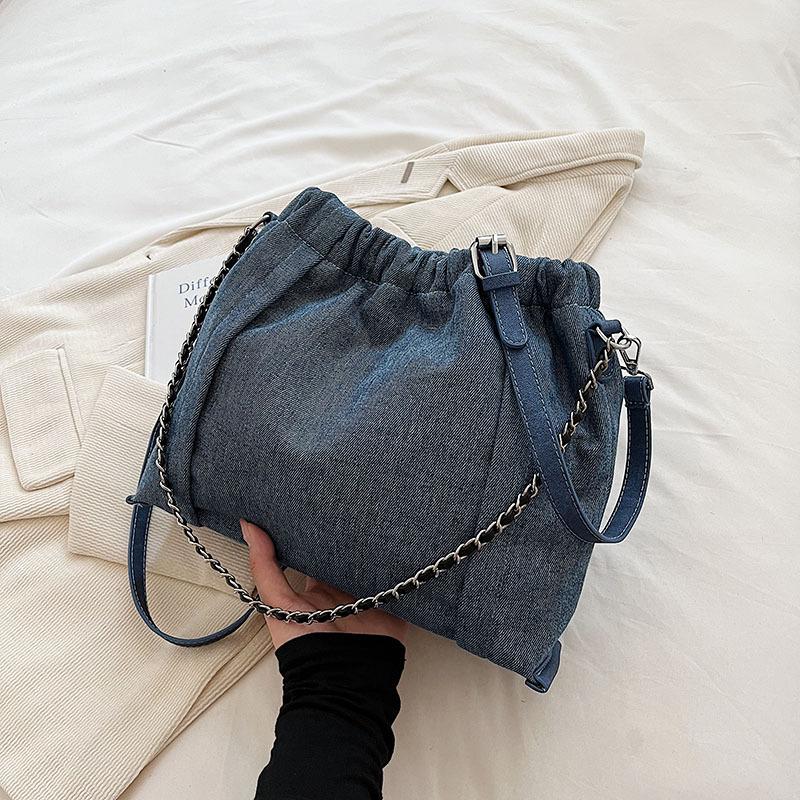 Korean version of fashion commuter messenger large-capacity bag women's new denim tote bag 2025 premium shoulder bag