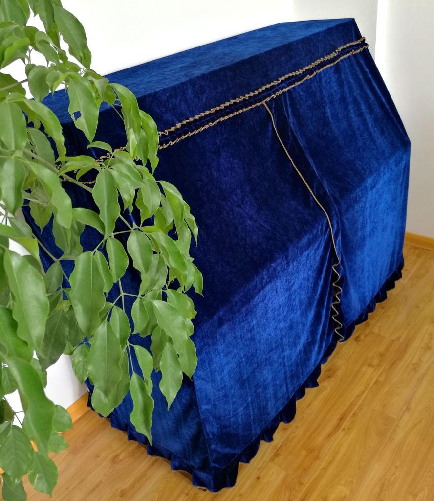 Комплект чехлов из золотого бархата для пианино и скамьи (Длина спины 40 см)