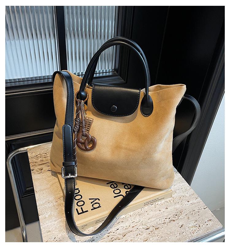 2024 Новая замшевая сумка через плечо в стиле ретро: Женская сумка-тоут/через плечо большой вместимости для осени и зимы