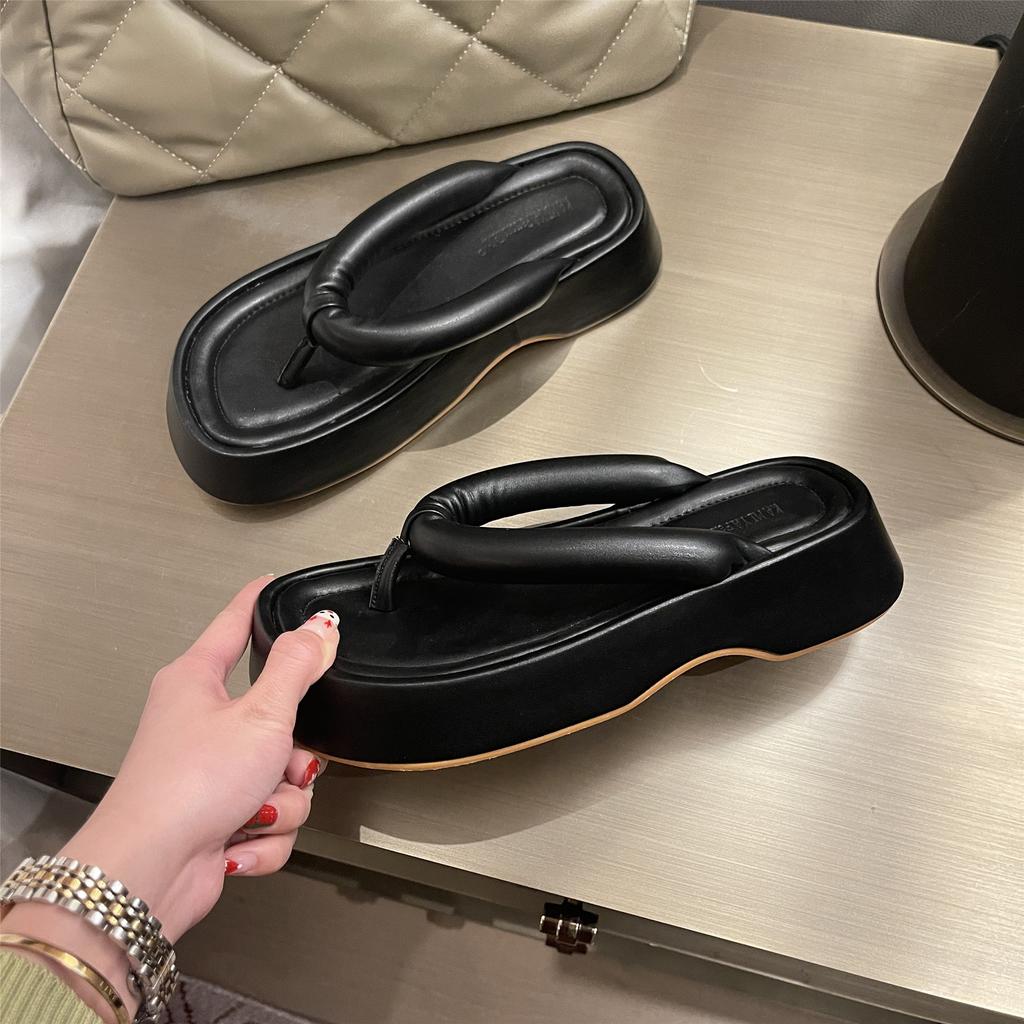 Летние тапочки на толстой подошве, женские, новинка 2025 года, шлепанцы на мягкой подошве, женская повседневная одежда, ленивые пляжные тапочки для женщин