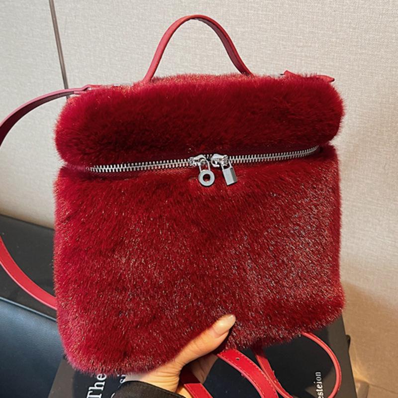 Casual Plush Simple Cute Girl Style Fashion Foreign Style Commuting 2025 Autumn New Women's Shoulder Bag