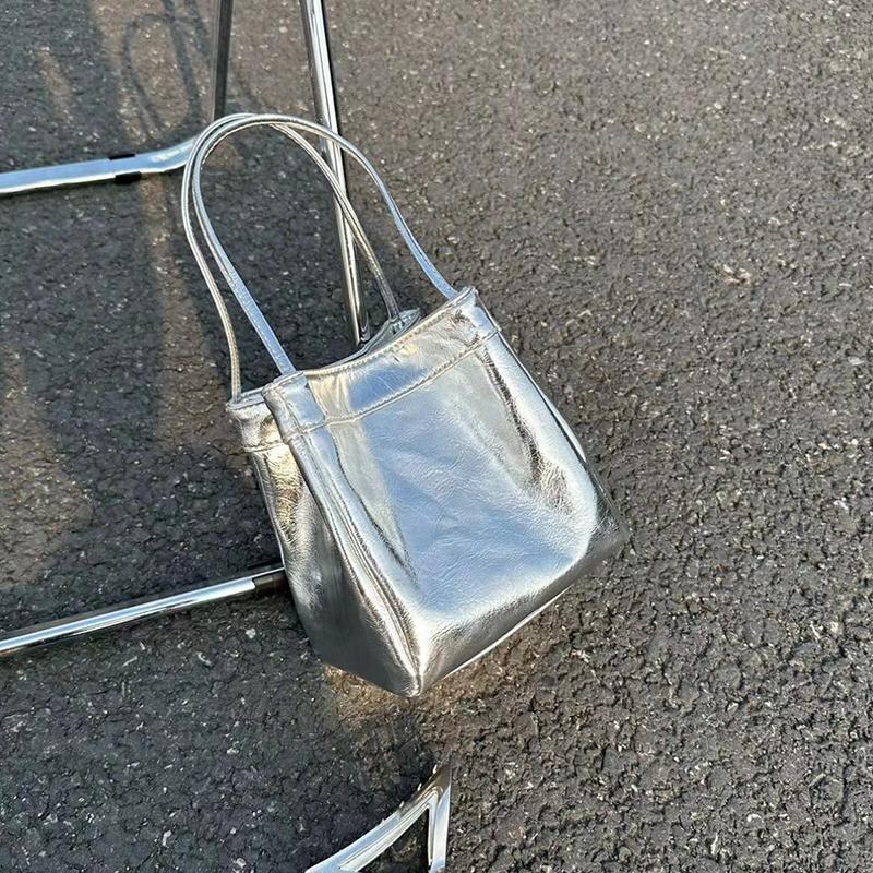 Портативная серебряная сумка-ведро для подмышки, сумка для обеда, элегантная и универсальная, повседневная и роскошная, элегантный и нишевый дизайн, новый
