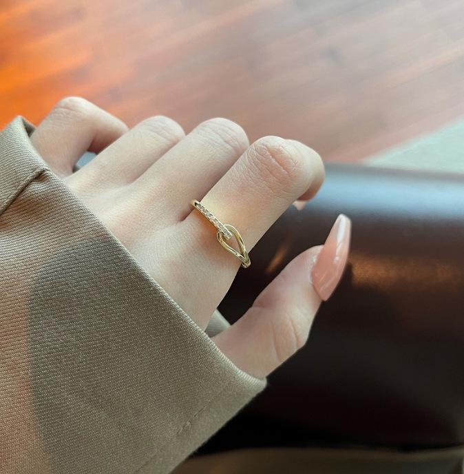 Korean-Style Open Pearl Ring: Retro, Light Luxury Design