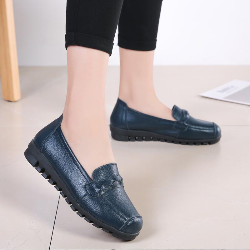 Обувь для мам, кожаная обувь для пожилых женщин с мягкой подошвой, удобные туфли на плоской подошве на танкетке