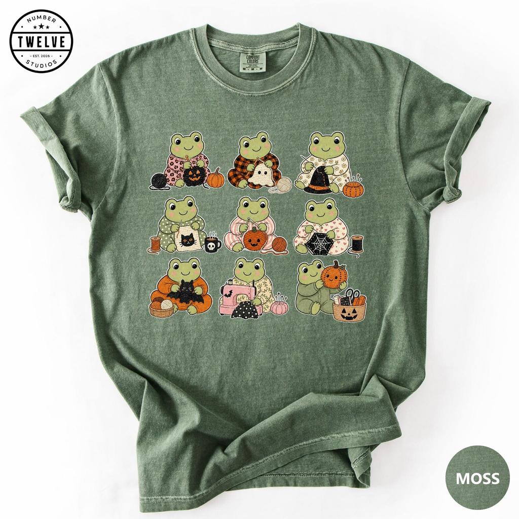 Comfort Colors® Crochet Frog Shirt, Frog Lover Crochet Tee, Spooky Pumpkin T-Shirt, Yarn Crafter Tshirt, Amigurumi Lover Gift, Cozy Fall Tee