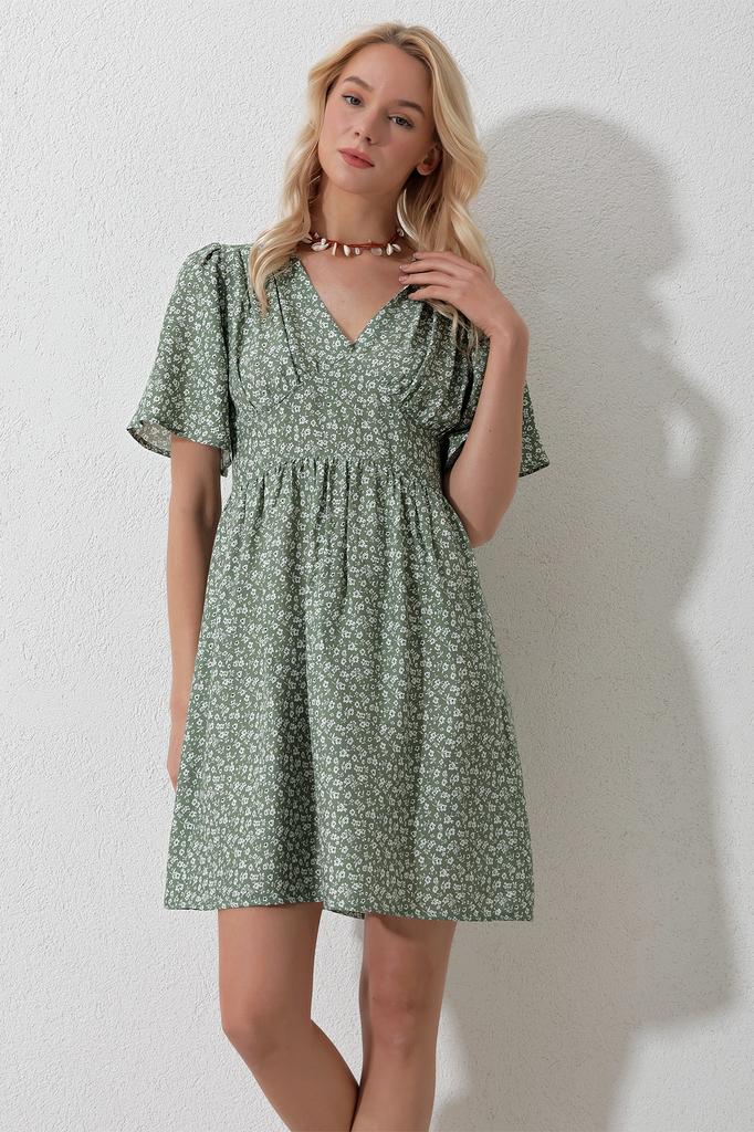 Женское платье, новый сезон, модное черное тканое платье с v-образным вырезом и короткими рукавами, юбка с цветочным узором и воланами