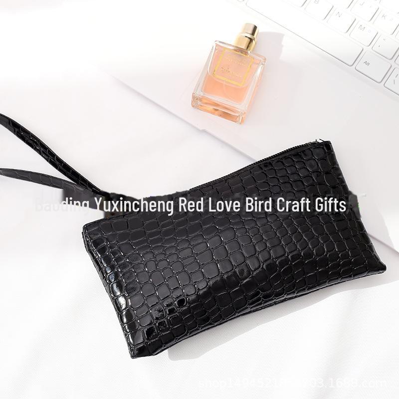 Черный клатч-кошелек унисекс с крокодиловым узором – модный и компактный